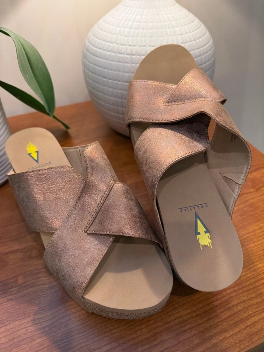 Volatile Firefly wedge in bronze, 9M, very gently worn (no box)